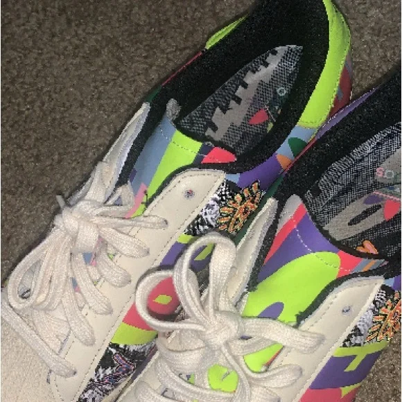 Size 9.5 - Picture 3 of 5